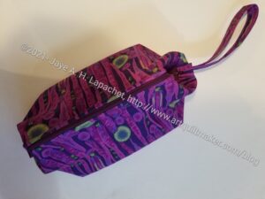 Large Retreat pouch -aerial view