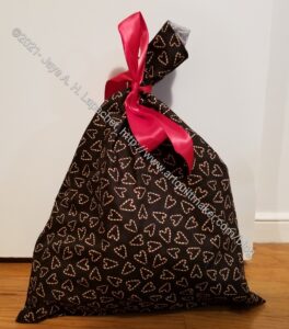 Candy cane heart gift bag
