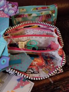 La Pass Sew Together Bag in use