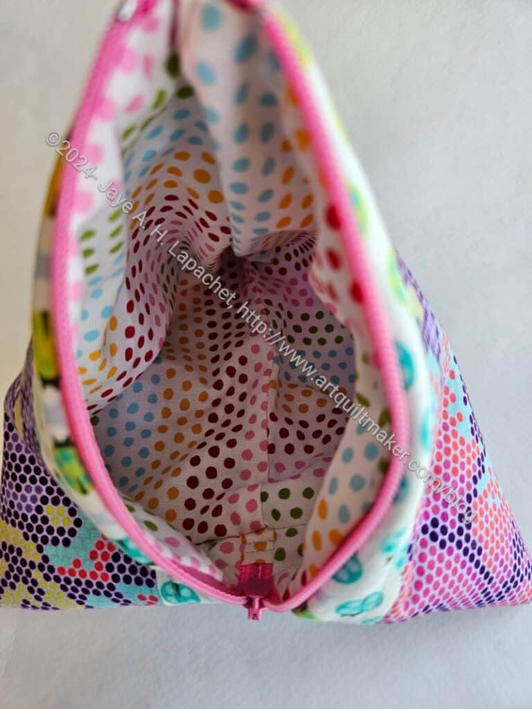 Little Pyramid pouch - interior