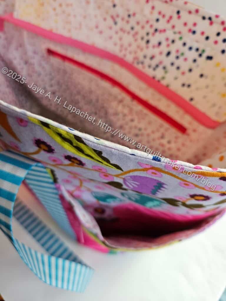 Hindsight Superbloom - interior zip pocket