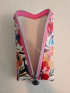 Hippie Specs in flowery vinyl-open